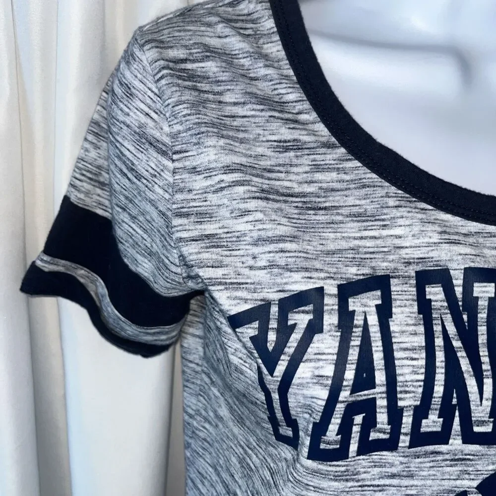 New Era Women’s Size XS New York Yankees Shirt Sports Space Dye Baseball